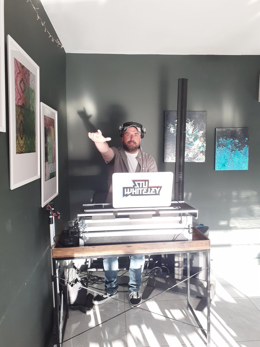 Come down to 81 Cafe Bar at Brayton selby for a night of Chilled out music. Also serving cocktails 🍸 Super chilled atmosphere!!! #Selby #81cafeBar #cocktails #chilledvibes #sunshine #Everyonewelcome #Opentill11.