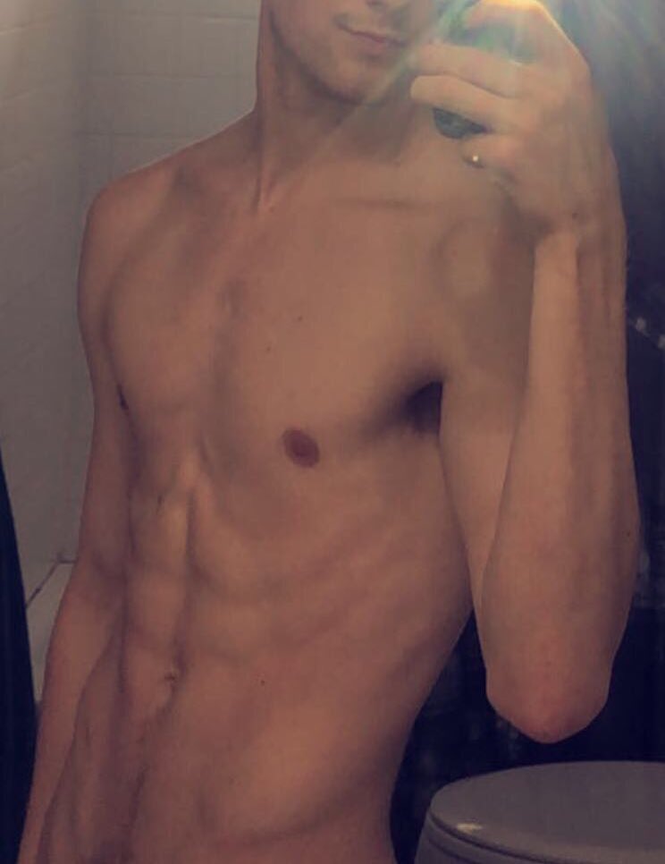 Gavin_Velour's tweet photo. bored, hmu ;) https://t.co/h3hqbpDyvT