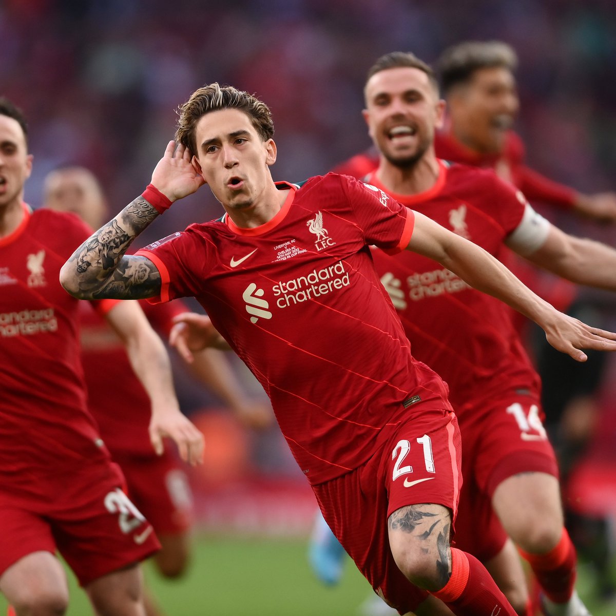 EmiratesFACup's tweet photo. A new @LFC hero is born 🙌

#EmiratesFACup https://t.co/yGd7A2WHYN