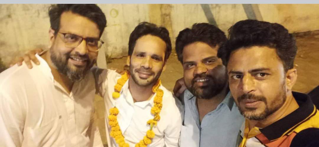 Amanatullah Khan AAP (@khanamanatullah) on Twitter photo рджрд┐рд▓реНрд▓реА рдкреБрд▓рд┐рд╕ рдХреЗ рдЕрддреНрдпрд╛рдЪрд╛рд░ рдХреЗ рдЦрд╝рд┐рд▓рд╛рдлрд╝ рдореЗрд░реЗ рд╕рд╛рде рдХрдВрдзреЗ рд╕реЗ рдХрдВрдзрд╛ рдорд┐рд▓рд╛рдХрд░ рдЖрд╡рд╛рдЬрд╝ рдЙрдард╛рдиреЗ рд╡рд╛рд▓реЗ, рд╕рд╛рде рдЦрдбрд╝реЗ рд░рд╣рдиреЗ рд╡рд╛рд▓реЗ рд╕рд╛рдерд┐рдпреЛрдВ рдХрд╛ рддрд╣реЗ рджрд┐рд▓ рд╕реЗ рд╢реБрдХреНрд░рд┐рдпрд╛! рджрд┐рд▓реНрд▓реА рдкреБрд▓рд┐рд╕ рдХреЗ рдЕрддреНрдпрд╛рдЪрд╛рд░ рдХреЗ рдЦрд╝рд┐рд▓рд╛рдлрд╝ рдореЗрд░реЗ рд╕рд╛рде рдХрдВрдзреЗ рд╕реЗ рдХрдВрдзрд╛ рдорд┐рд▓рд╛рдХрд░ рдЖрд╡рд╛рдЬрд╝ рдЙрдард╛рдиреЗ рд╡рд╛рд▓реЗ, рд╕рд╛рде рдЦрдбрд╝реЗ рд░рд╣рдиреЗ рд╡рд╛рд▓реЗ рд╕рд╛рдерд┐рдпреЛрдВ рдХрд╛ рддрд╣реЗ рджрд┐рд▓ рд╕реЗ рд╢реБрдХреНрд░рд┐рдпрд╛!