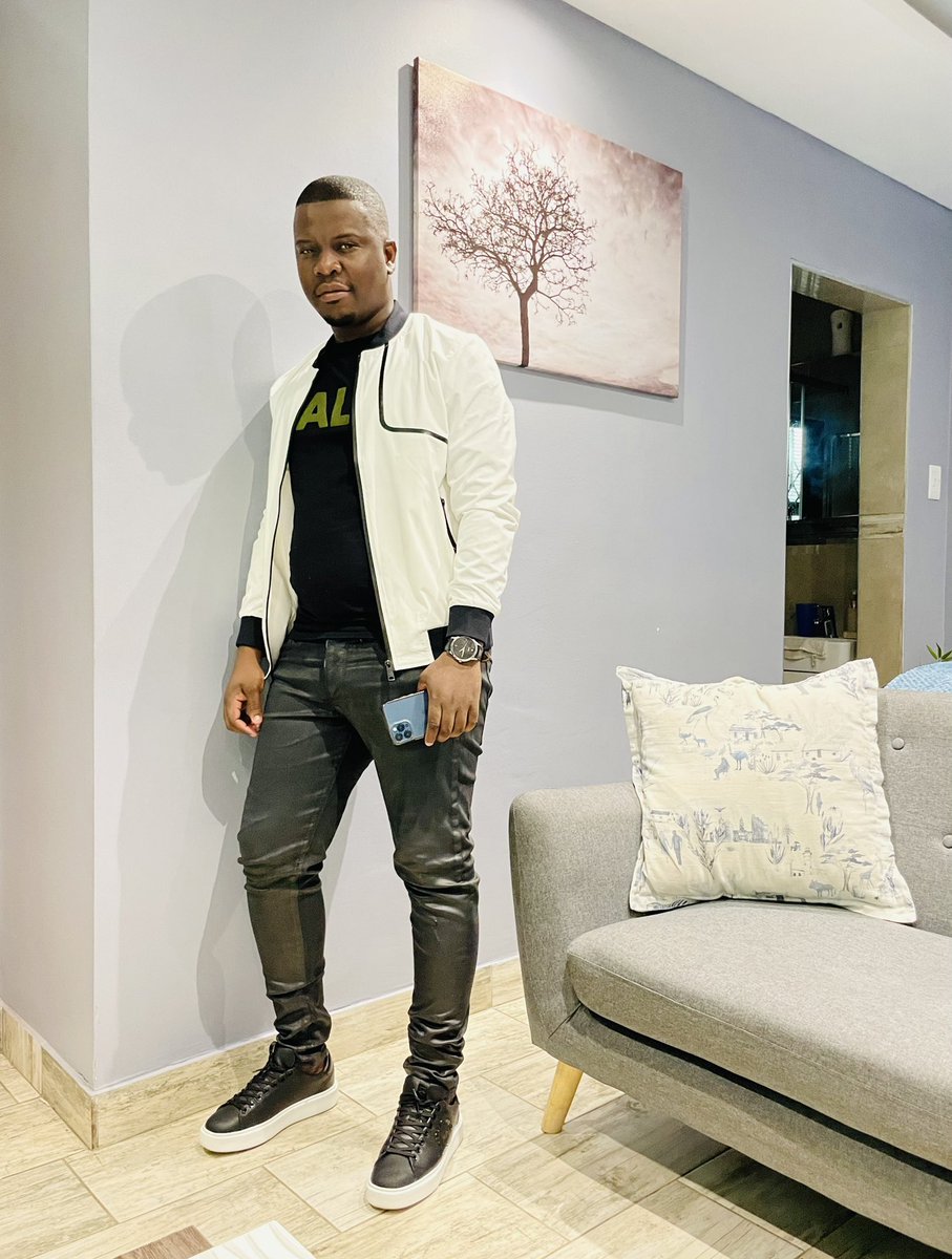 NhlanhlaDjstoks's tweet photo. Showtime ready.

#MrMatured https://t.co/GtkkmFtlIc