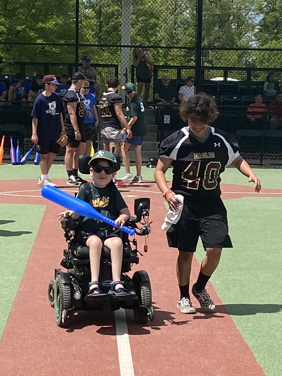 MiracleLeagueNA's tweet photo. Thanks to @NewAlbanyFB for helping make it a great day of Miracle League baseball! https://t.co/7z31PEqRxW
