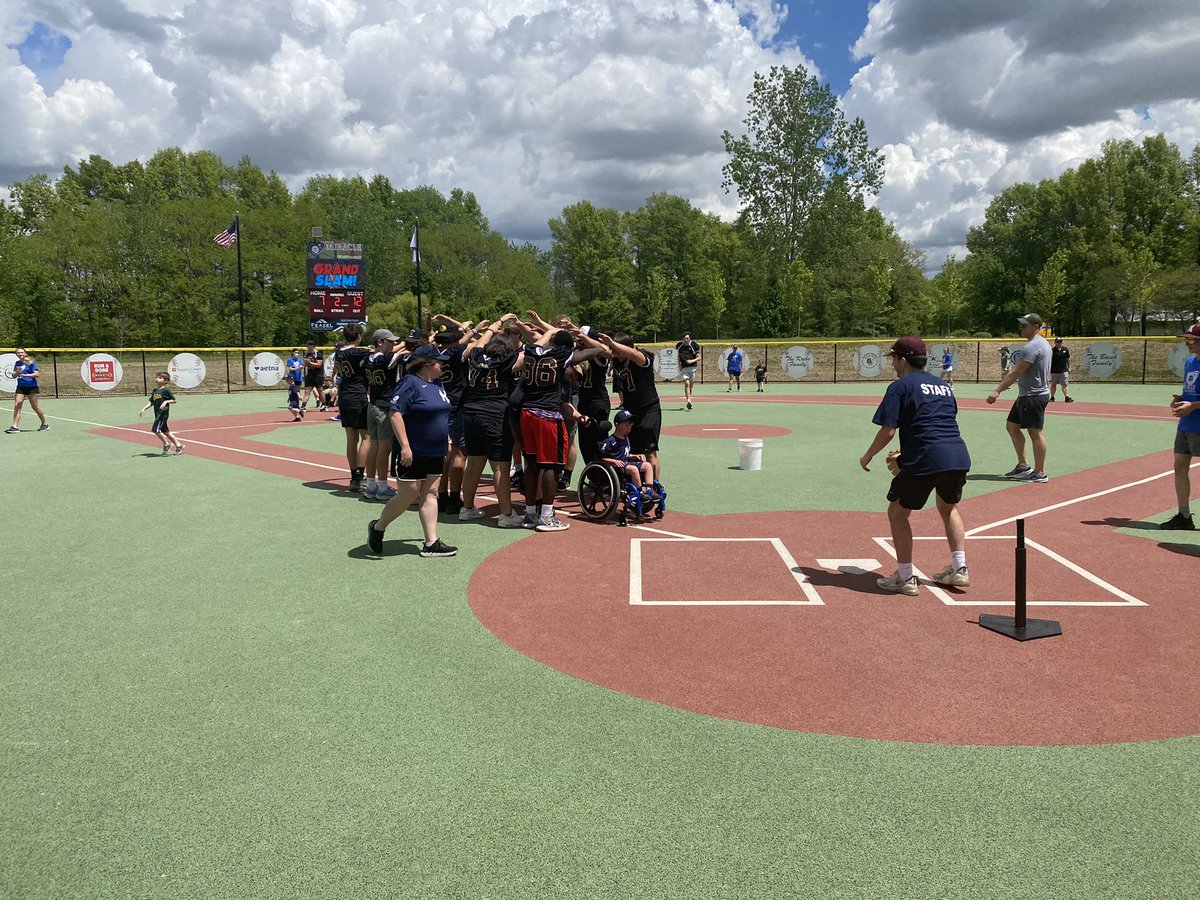 MiracleLeagueNA's tweet photo. Thanks to @NewAlbanyFB for helping make it a great day of Miracle League baseball! https://t.co/7z31PEqRxW