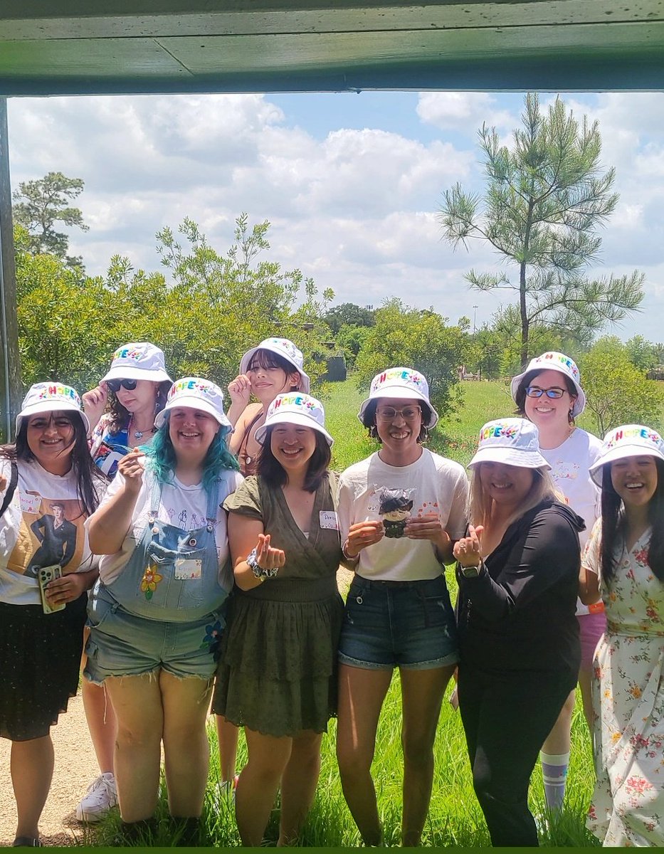 coffeemangos's tweet photo. Hope hat invasion!! https://t.co/FChcUuiupi
