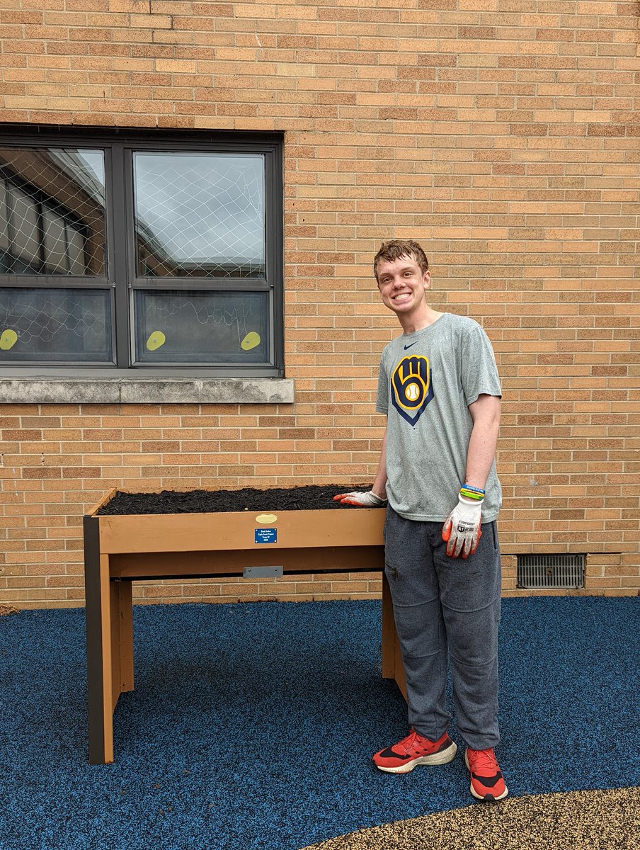 Brett Kaden, a Scout from Troop 50 selected @leachcsd for his Eagle Scout Project. Brett designed, built, and an installed two raise garden tables (which are wheelchair accessible!!!!), a work bench, and a rain barrel. THANK YOU BRETT!
#powerofwecsd
#eaglescout
#accessibility