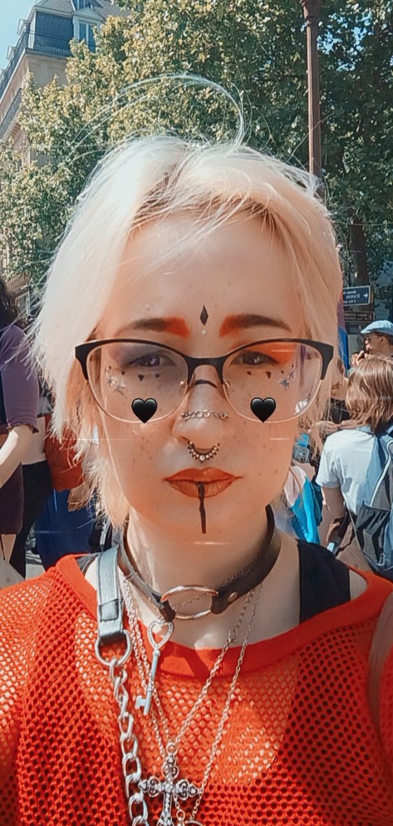 Essentiels_'s tweet image. Moi et mes vies à l&apos;#ExistransInter 🌈

C&apos;était beaucoup trop bien j&apos;ai vu plein de monde !!