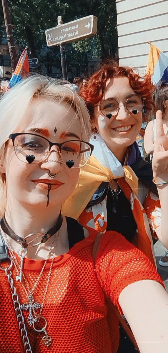 Essentiels_'s tweet image. Moi et mes vies à l&apos;#ExistransInter 🌈

C&apos;était beaucoup trop bien j&apos;ai vu plein de monde !!