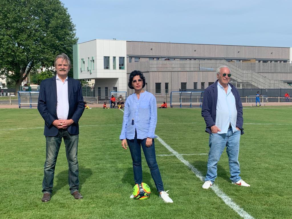 datirachida's tweet photo. Bel après-midi à Champigny aux côtés de @laurentjeanne94, @fthiriez et Patrice Laffont pour donner le coup d’envoi du match #CiteStars organisé au profit des enfants défavorisés et maltraités. https://t.co/YERtW618lE