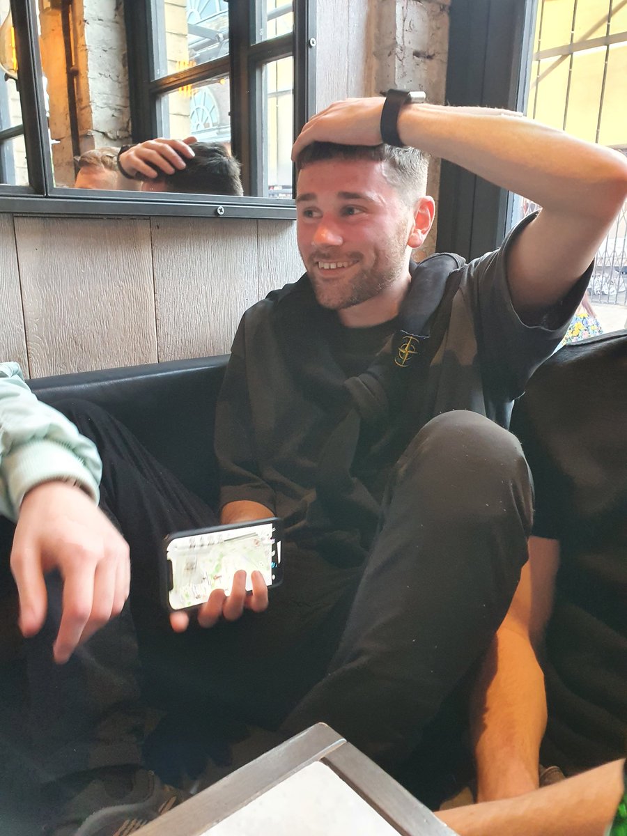 Whitehead16's tweet photo. @badge_is_in fellas got his jumper Wimbledon style but still managed to get the badge in 👌 https://t.co/fMiaVo7Lkt