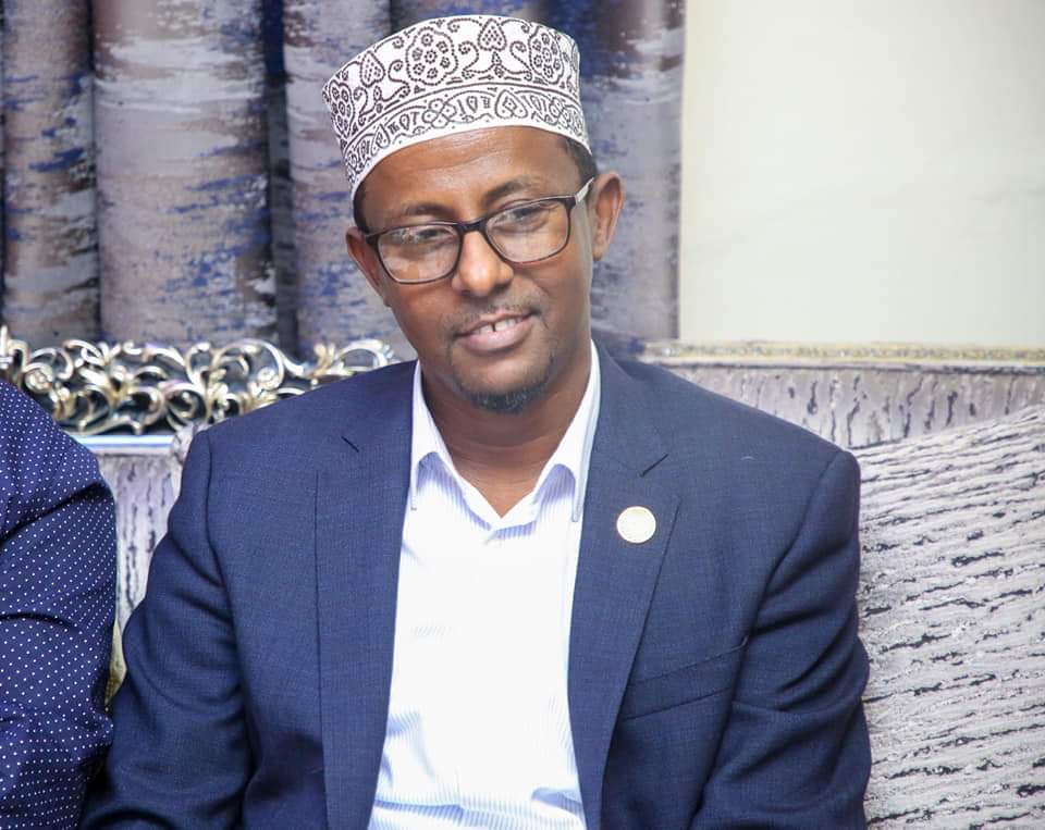 Deni4TheVilla's tweet photo. Madaxweynihii Somalia iyo Madaxweynaha KGS oo kulmey Swrkaas ka akhriso Calanka.

#Deni4somalia
#Somalia
#15MAY2022
#Ammi #ADEEG #Ammaano https://t.co/9Qe3V3NoB4