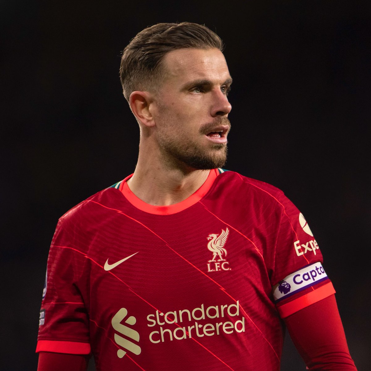 The_RedsIndo's tweet photo. Jordan Henderson siap-siap mengangkat trofi FA Cup. Ia adalah satu-satunya Kapten Liverpool yang memenangkan semuanya.

Put some respect on his name. https://t.co/2MWjaA3gj9