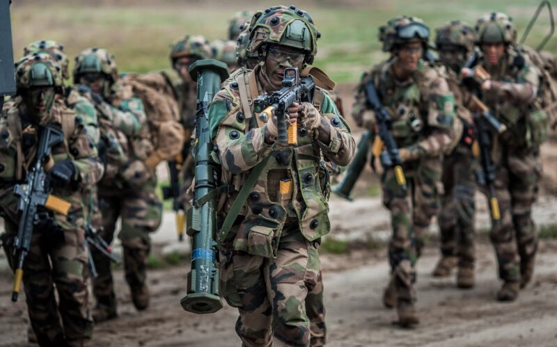 top_force's tweet photo. #MILAN #AT4CS #MMP #ERYX #Javelin Dernière ligne droite vers la nouvelle trame missile-roquette de l’armée de Terre @armeedeterre https://t.co/xaTvKbGMMP https://t.co/xx5R5JN23C