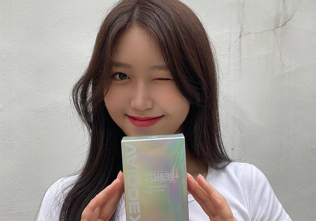 IOLITEBrasil's tweet photo. 120522 | Há dois dias atrás, o CEO da empresa do #IOLITE, postou em seu instagram fotos das membros do grupo em parceria com a Vaiodex Beauty.

1/2

#아이올라이트 #민정 #헤민 https://t.co/KJV7czsrXP