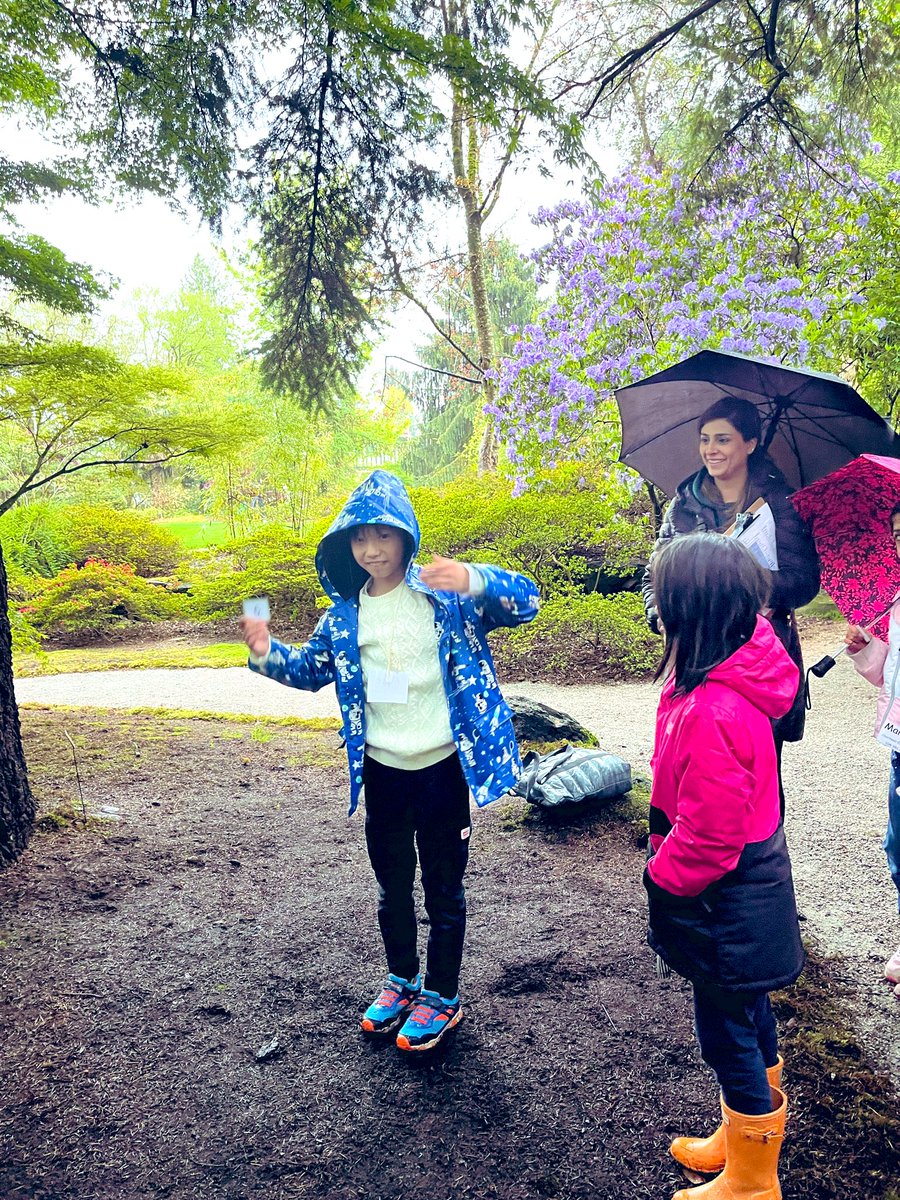 MsSpicerteaches's tweet photo. Division 8 has been engaging in lots of hands on learning as we discover the importance of pollinators and find examples of plant life cycles in our environment. #outdooreducation https://t.co/DVoTiws5pC