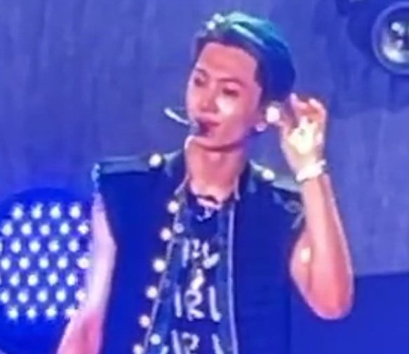 ish_hoon's tweet photo. WHAT THE ACTUAL FVCK PARK JONGSEONG ARE U KIDDING ME??? I CAN'T BREATHE YOUR BEING TOO HOT LIKE A SUMMER NA NA NA NA ~ https://t.co/FYmFaz5Iek