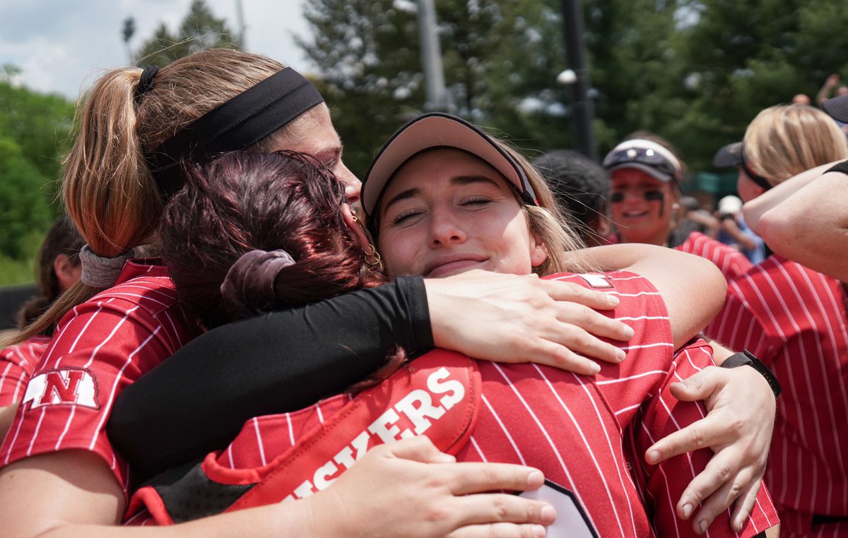 NebraskaOnBTN's tweet photo. Moments like this > ‼️

@HuskerSoftball x #B1GSoftball https://t.co/WfRAuWWzLI