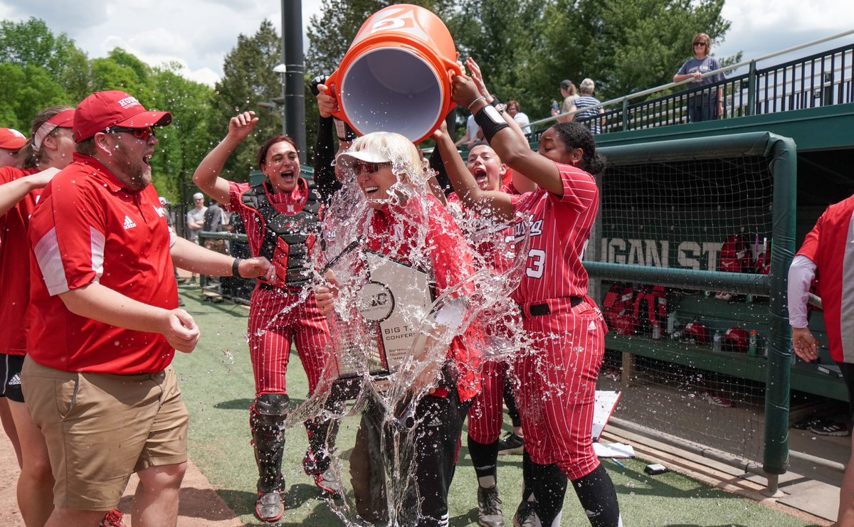 NebraskaOnBTN's tweet photo. Moments like this > ‼️

@HuskerSoftball x #B1GSoftball https://t.co/WfRAuWWzLI