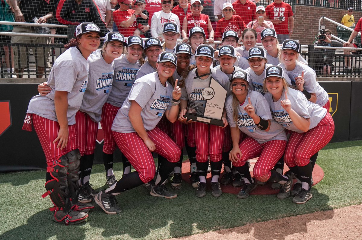 NebraskaOnBTN's tweet photo. Moments like this > ‼️

@HuskerSoftball x #B1GSoftball https://t.co/WfRAuWWzLI