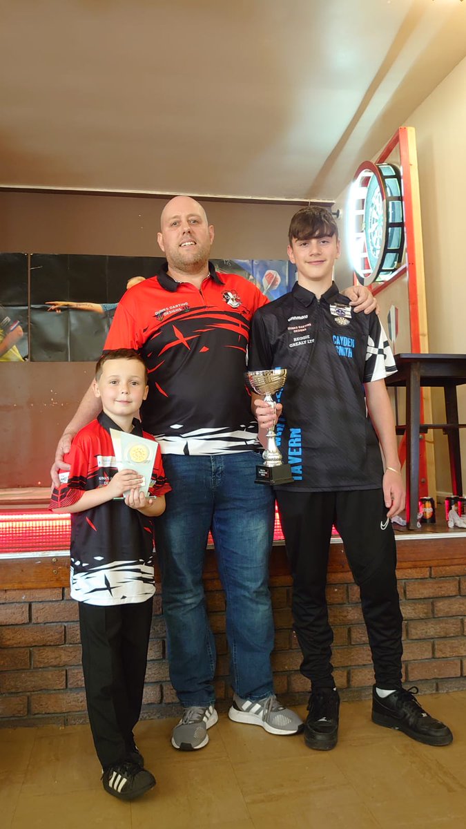 LionheartDarts's tweet photo. Another day, another reason to be proud of this kid!
JDC Greenzone main KO quarter finalist, and then on to be the consolation plate winner. Not only as he thrown some great darts, but his attitude has been brilliant from start to finish. #darts @JDCdarts @Winmau @GoDartsProCom https://t.co/MV8g2JG1zZ