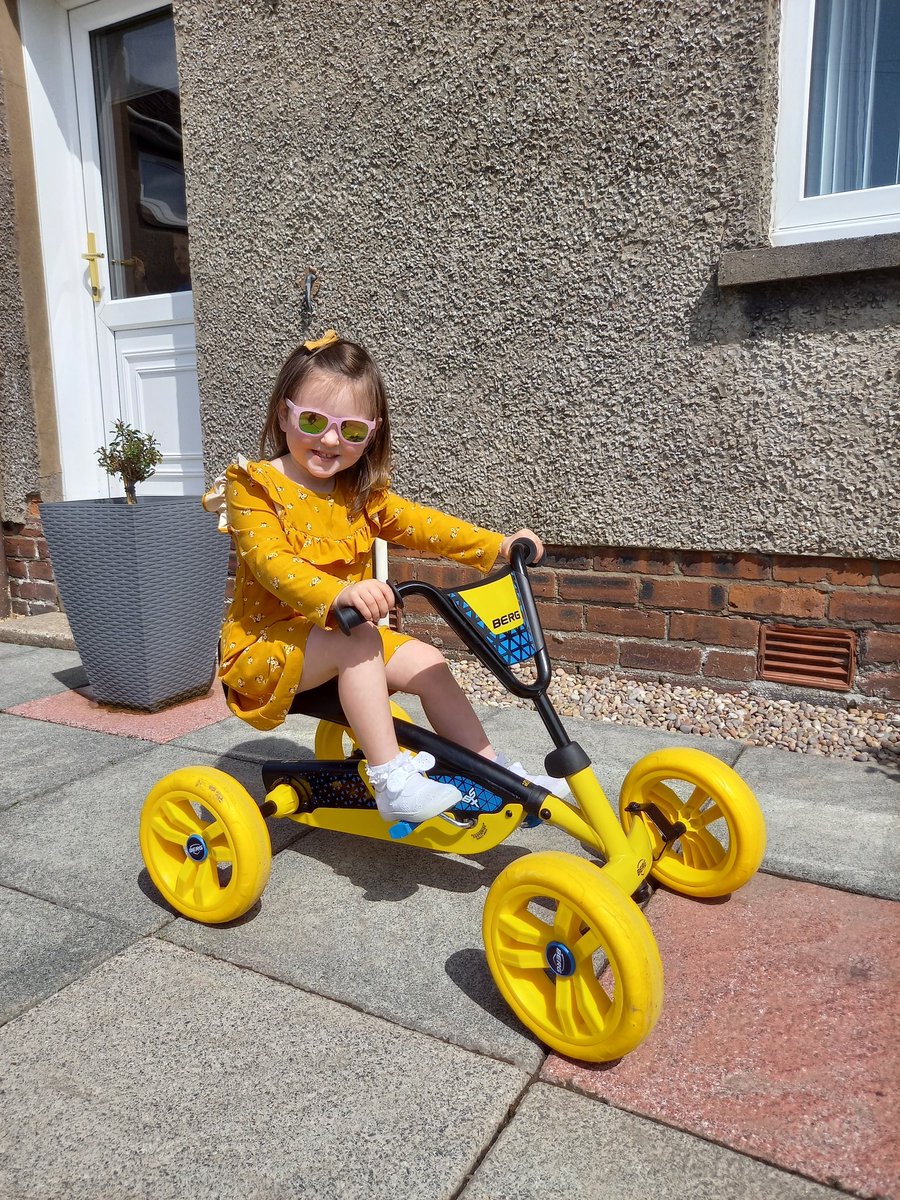 xkimbolinex's tweet photo. Fun day with wee Frankie 😊 https://t.co/eq2J9Y2eoA