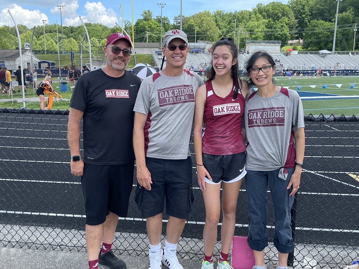 Amelia Van Berkel state qualifier in discus! ⚡️🔥⚡️