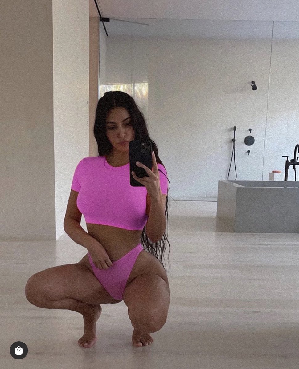 BallsackSports's tweet photo. God took his time making Kim K https://t.co/hOxwicG2RE