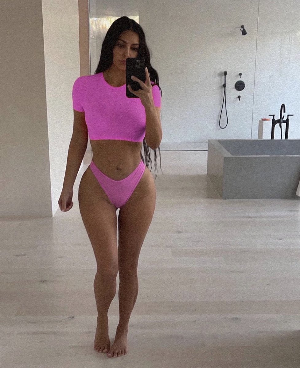 BallsackSports's tweet photo. God took his time making Kim K https://t.co/hOxwicG2RE
