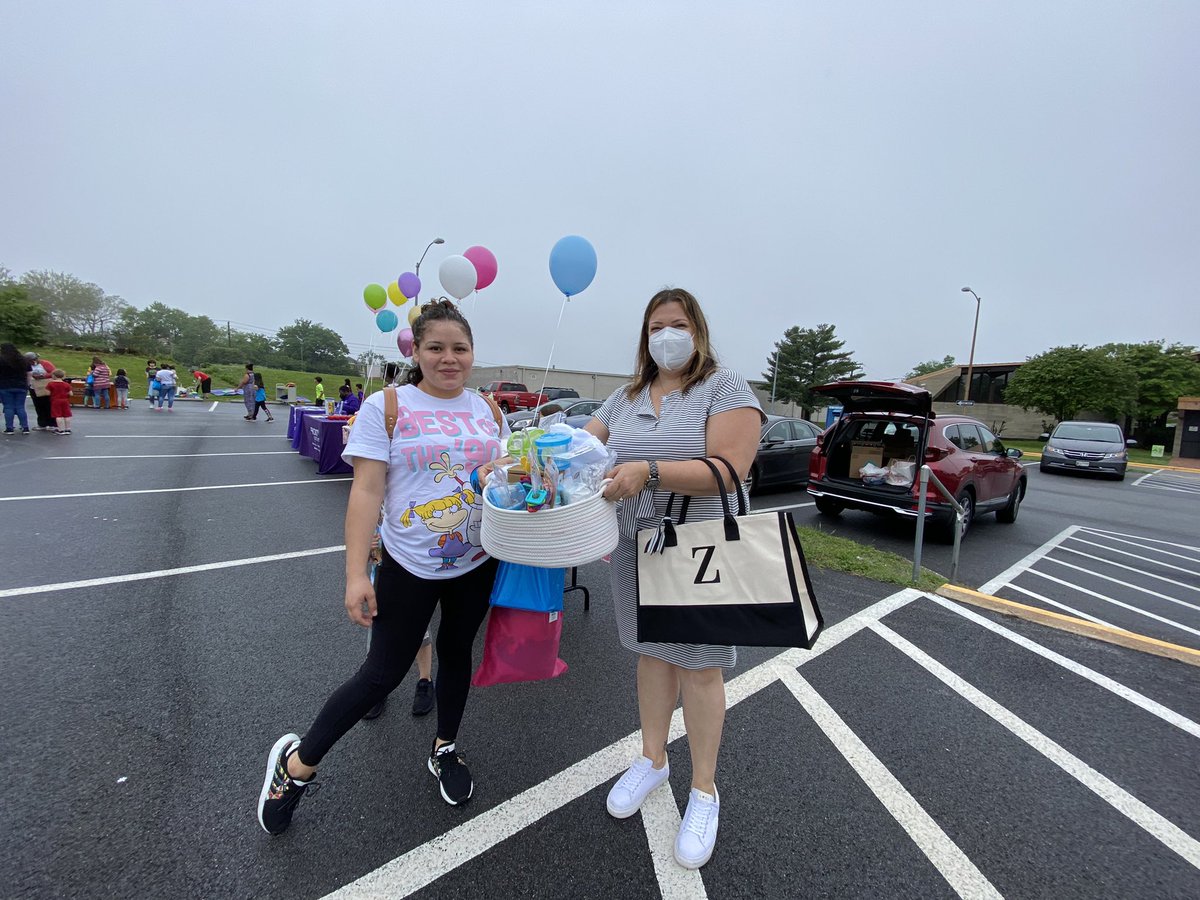 BGJudyAACPS's tweet photo. Annual Community Baby Shower! Having a great time at Brooklyn Park Library Thank you to our amazing partners! @BelleGroveAACPS @aacpl @AAHealth @MDEngageEarly @YCentralMD @MDHealthDept @juniorleaguea @AACoPartnership FOOD! FREE BOOKS! FREE BABY STuFF! Thank you! Thank you! https://t.co/6aVWBN4HDb
