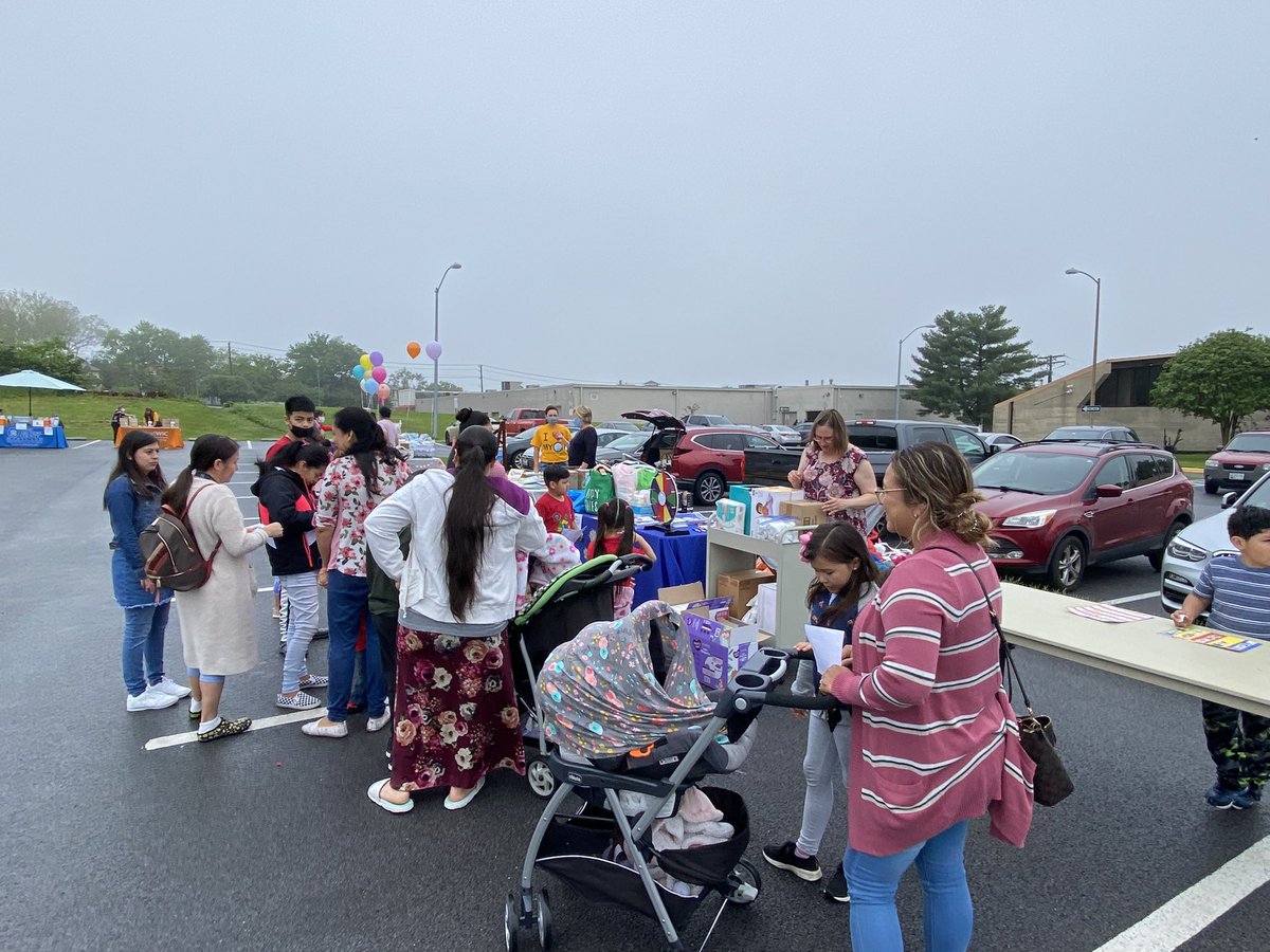 BGJudyAACPS's tweet photo. Annual Community Baby Shower! Having a great time at Brooklyn Park Library Thank you to our amazing partners! @BelleGroveAACPS @aacpl @AAHealth @MDEngageEarly @YCentralMD @MDHealthDept @juniorleaguea @AACoPartnership FOOD! FREE BOOKS! FREE BABY STuFF! Thank you! Thank you! https://t.co/6aVWBN4HDb