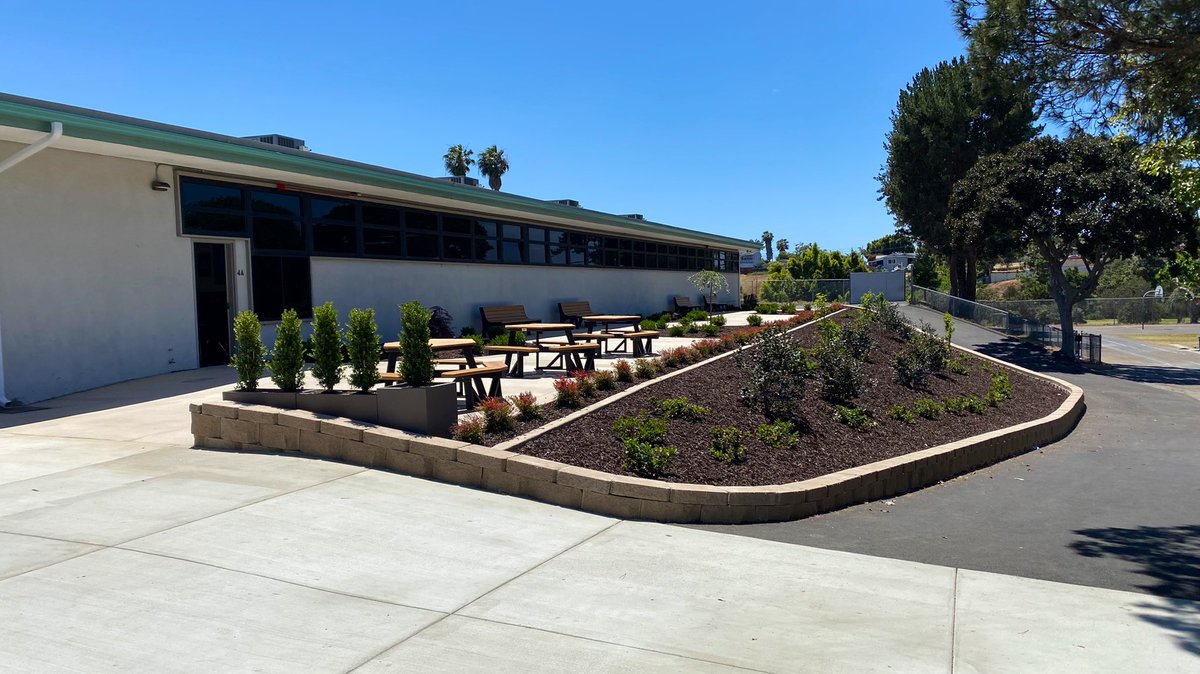 NSD_Castillo's tweet photo. Then and Now. #NSD150 @NSDLeighangela #NSDnow @LasPalmasNSD1 @laspalmaspta We have a few details to iron out, like umbrellas, but I want to thank everyone @ LP for their patience and cooperation with this project. Thank you! https://t.co/7VZvFanl23