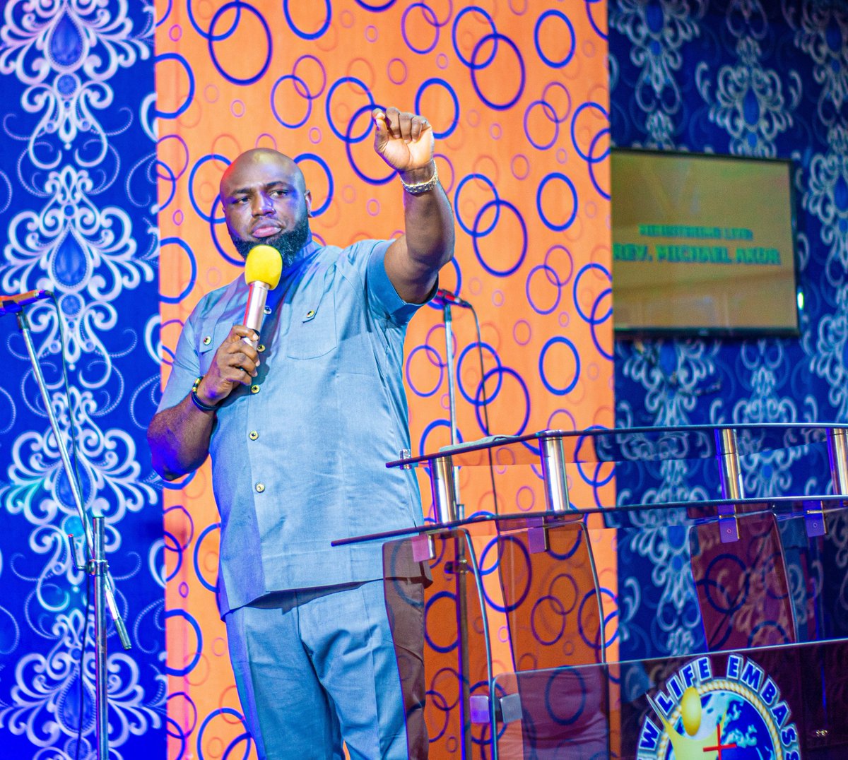 NewlifeEmbassy2's tweet photo. Rev. Michael Akor Ministering Live at the DESTINY DISCOVERY CONFERENCE 2022.
Topic: The Inevitability of Prayer.
Prayer is you joining forces with God to bring his will and purpose to come to pass upon the face of the Earth.

#Destinydiscoveryconference
#Newlifeembassy
#simonjfwa https://t.co/ST6XT4GoOh
