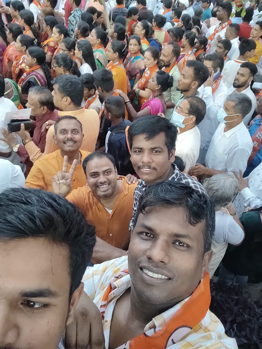 nageshmote12's tweet photo. आवाज कुणाचा ?

शिवसेनेचा! 🚩🚩🚩
वेस्टीन हॉटेल युनिट गोरेगाव
@AGSawant @AhirsachinAhir @OfficeofBKS @CMOMaharashtra @DindoshiYuva @AUThackeray https://t.co/3JGVWIZnX6