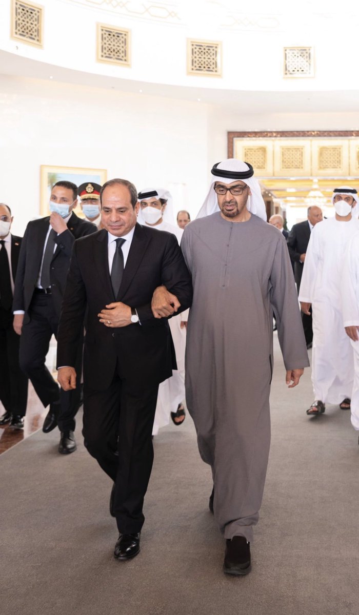 Q8J72's tweet photo. فخامة الرئيس عبدالفتاح السيسي خلال تقديمه واجب العزاء لأخيه صاحب السموّ الشيخ #محمد_بن_زايد رئيس دولة الإمارات العربية المتحدة - #الا��ارات #خليفة_بن_زايد #مصر #UAEpresident #AbuDhabi https://t.co/20rAunYa69