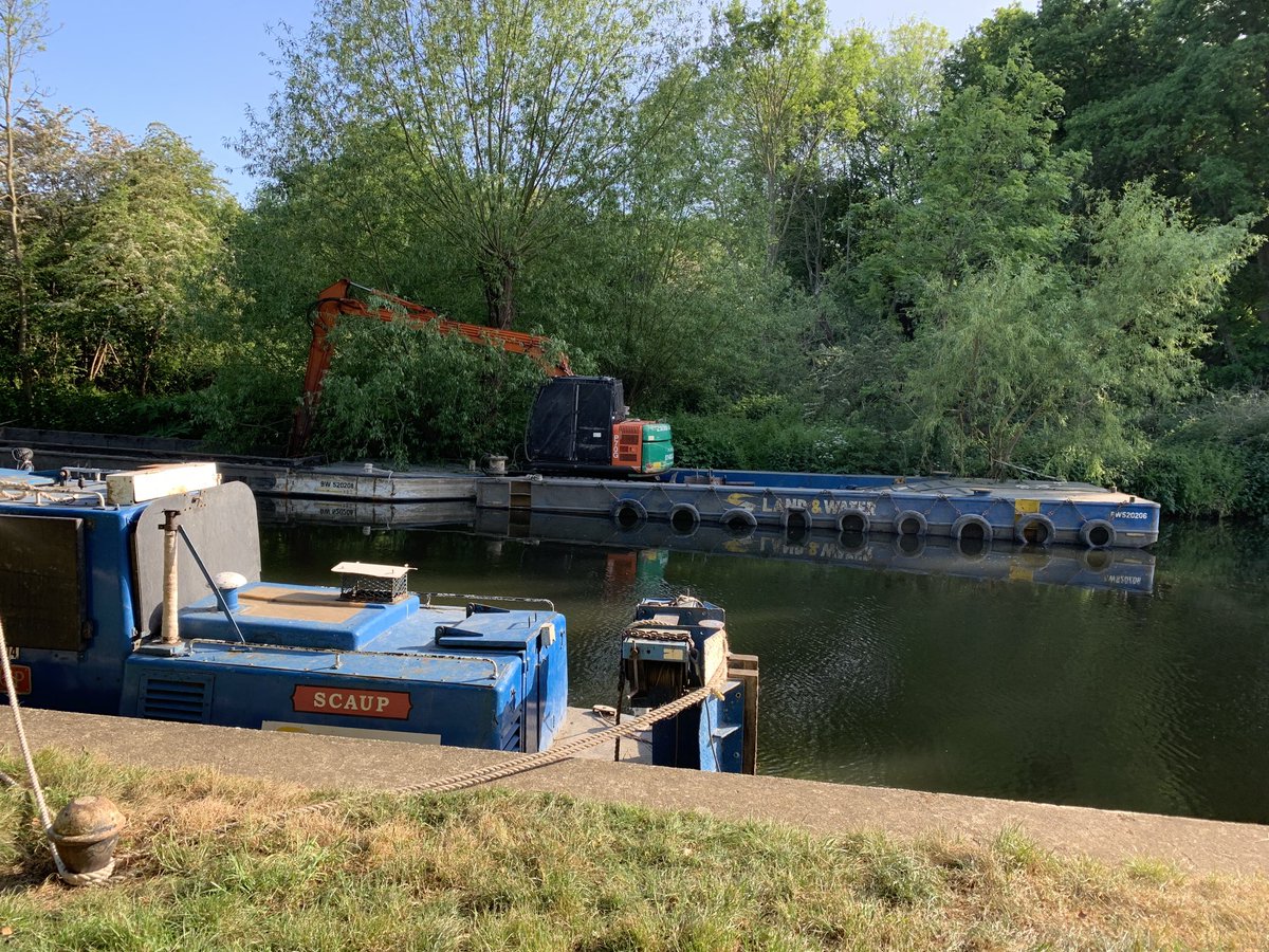 ILoveHanwell's tweet photo. Working boats on the canal #HanwellLocks #Hanwellflight #lock97 https://t.co/rcAKvEpBpX