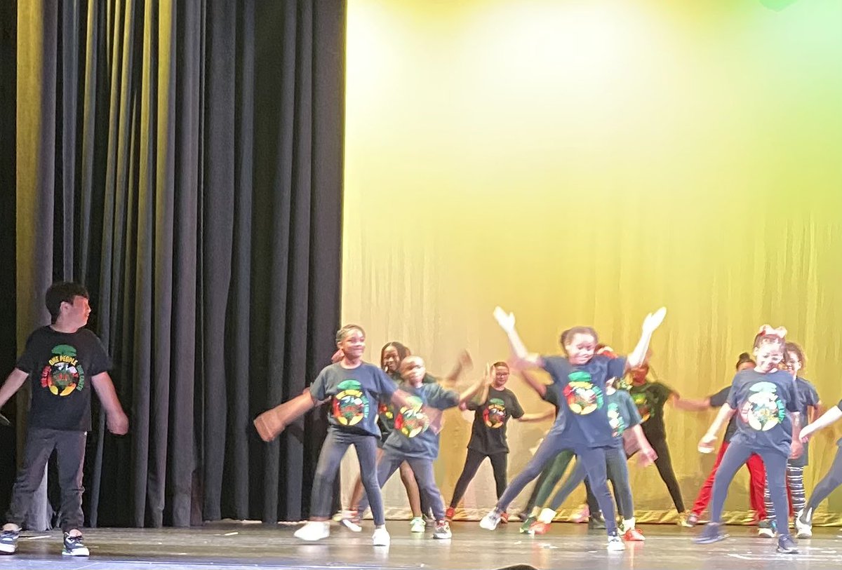 CosbyCreations's tweet photo. Now this is newsworthy! Katie Lipham inspires our students by building confidence to dance before a large crowd. Many of our students wouldn’t have this experience without an after school club! @MadCoSchools @HarvestElem https://t.co/45bsYRAlsB