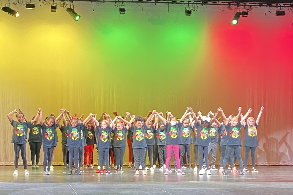 CosbyCreations's tweet photo. Now this is newsworthy! Katie Lipham inspires our students by building confidence to dance before a large crowd. Many of our students wouldn’t have this experience without an after school club! @MadCoSchools @HarvestElem https://t.co/45bsYRAlsB