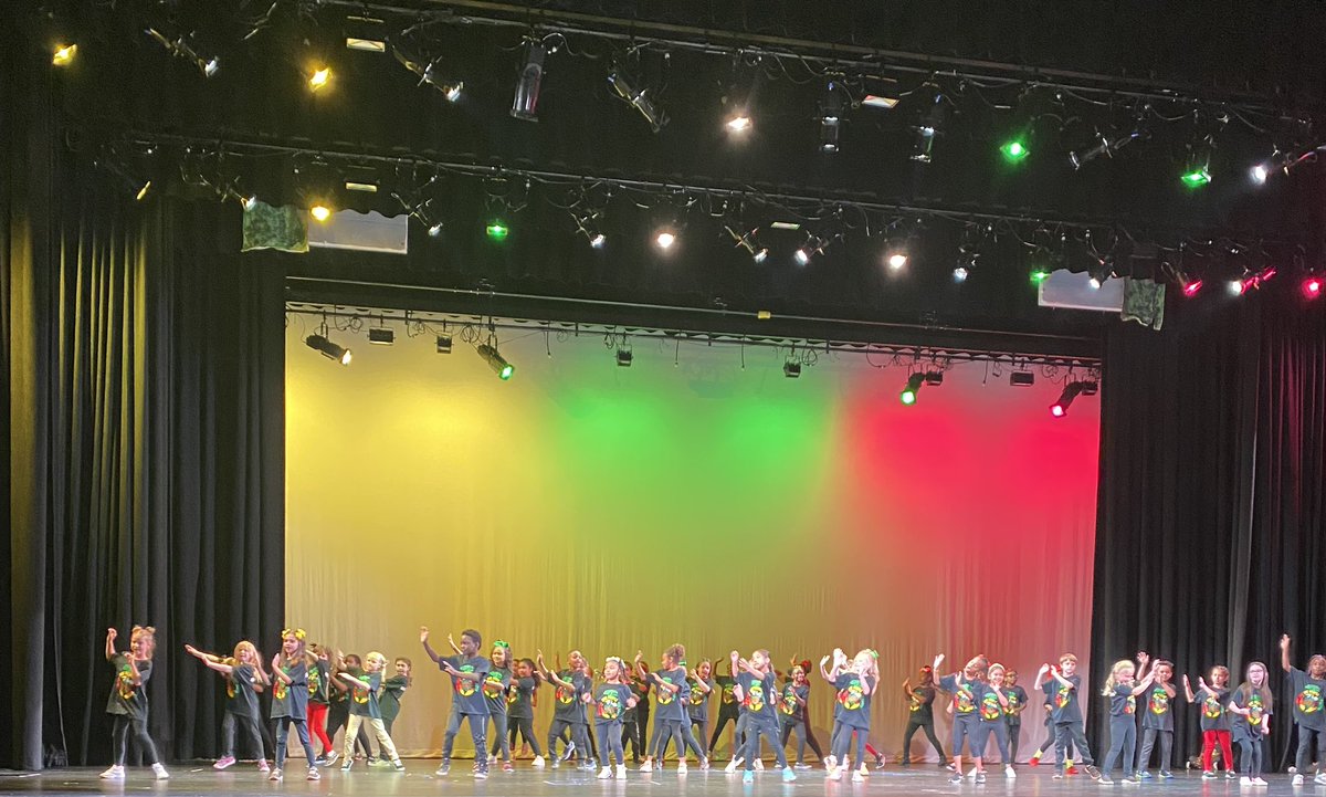 CosbyCreations's tweet photo. Now this is newsworthy! Katie Lipham inspires our students by building confidence to dance before a large crowd. Many of our students wouldn’t have this experience without an after school club! @MadCoSchools @HarvestElem https://t.co/45bsYRAlsB