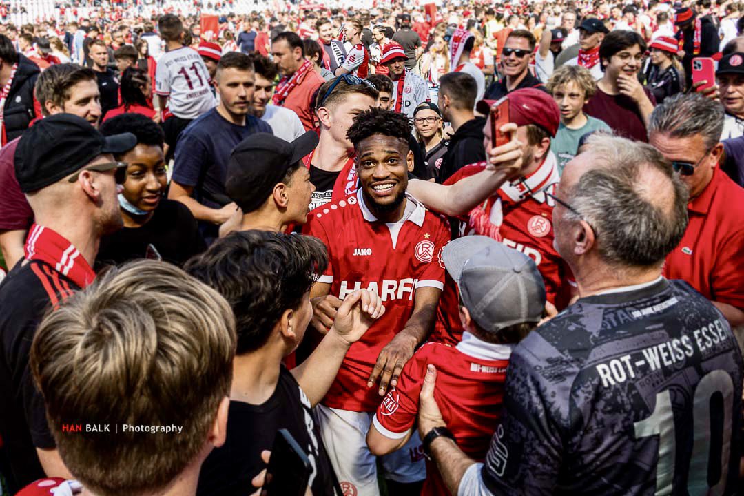 HanBalk's tweet photo. Oh, wie ist das schön!
Rot-Weiss Essen - Rot-Weiss Ahlen 2-0
14-5-2022, Regionalliga West (4th)
Stadion an der Hafenstrasse
Essen (GER)
#RWErwa #immeRWEiter
2/2 https://t.co/BwGzNTByQF