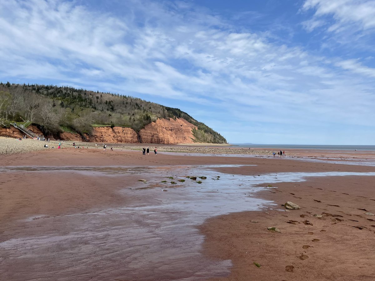 Perks of doing residency in Nova Scotia- you spend Friday/Sunday on call taking care of critically ill patients then Saturday you go to Blomidon Park for a mean sand castle competition with your nephew 🏖
