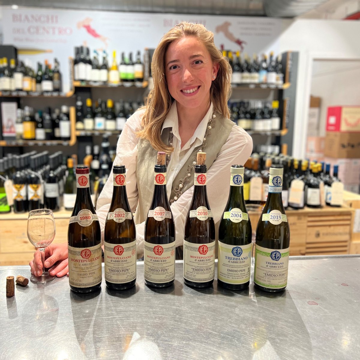 polanerselect's tweet image. So great to have Chiara de Iulis Pepe in town for a few days! Wines are as good as ever. Emidio Pepe is a winery full of tradition but the family is always looking for ways to improve quality. Quite a challenge when the quality level is already so high!