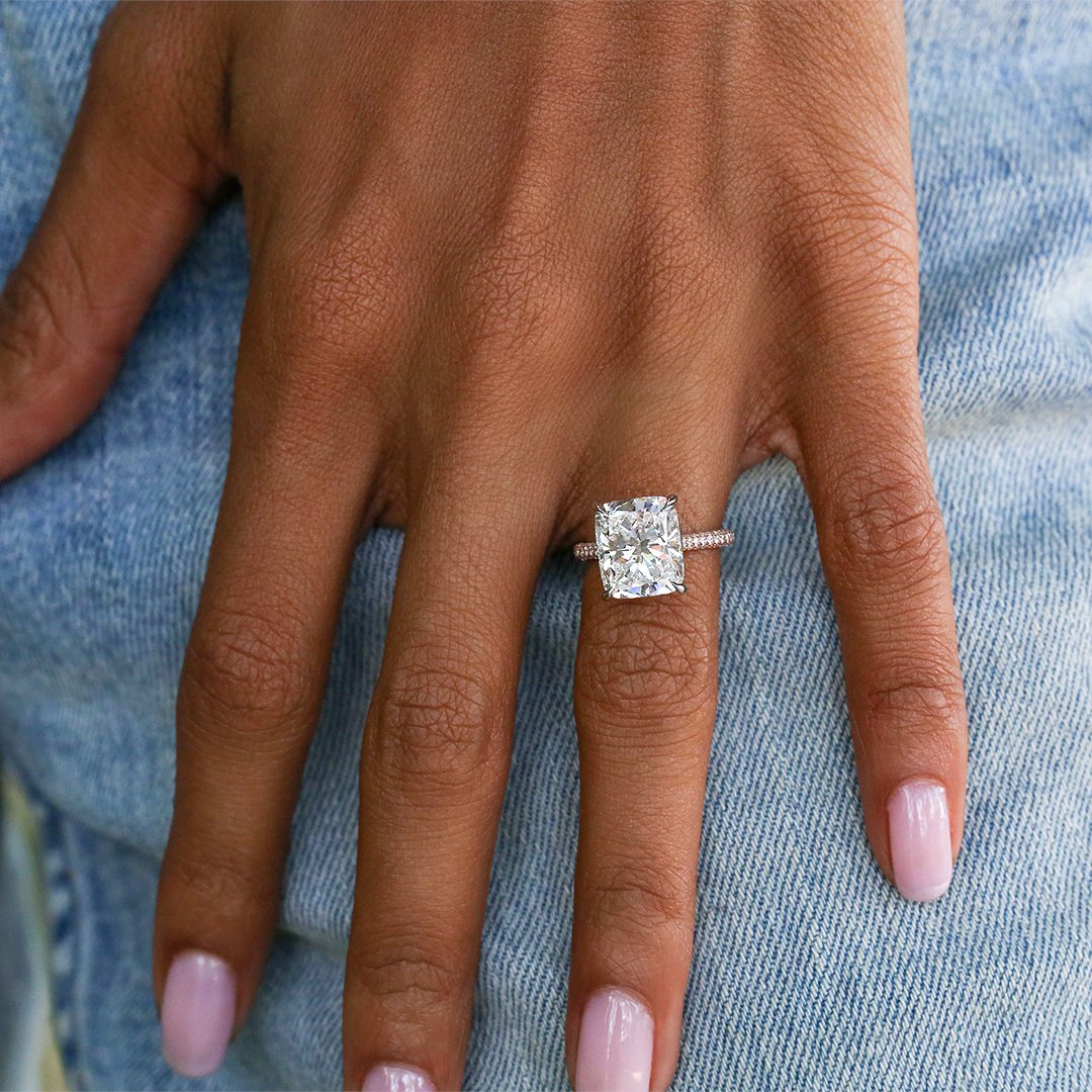 Jeandousset's tweet photo. Manifesting the ring of your dreams? Tag a friend to make sure you get exactly what you want 👀 This Chelsea engagement ring features 5.00+ carats cushion cut diamond set on an 18k rose gold pavé band. #jeandousset #bespokejeweler #cushioncut #ringgoals #customengagement https://t.co/KJjrNkIZxF