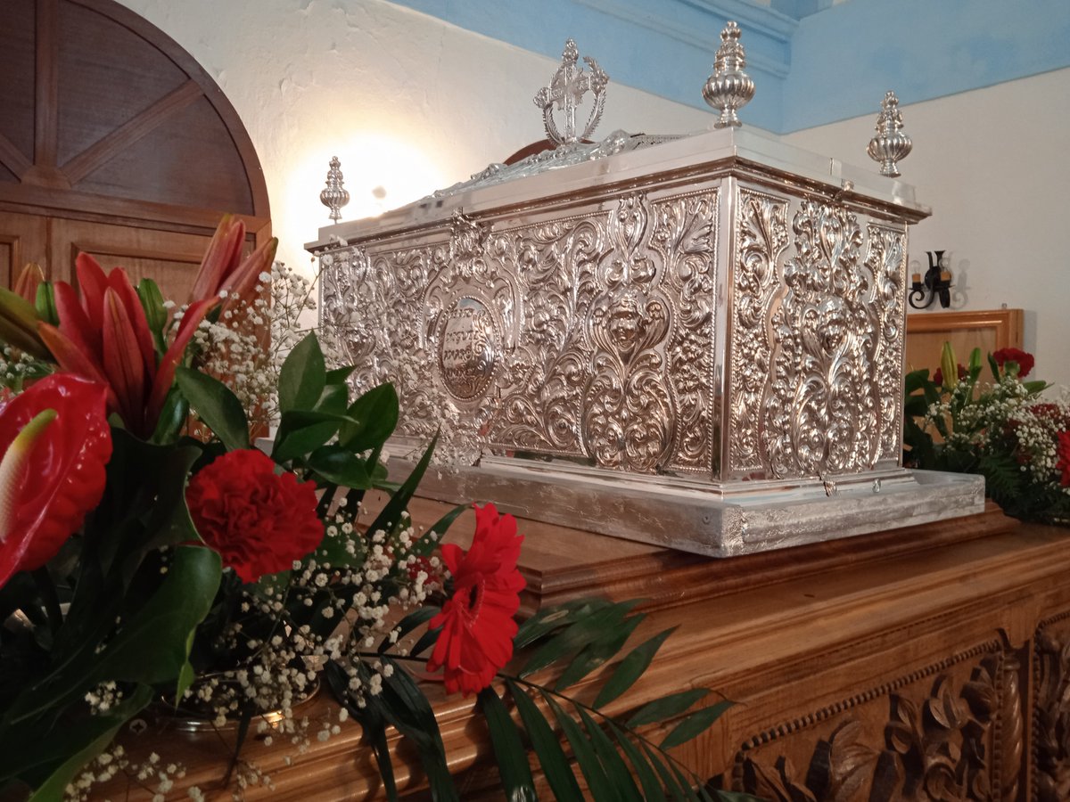 architoledo's tweet photo. Tras la procesión solemne el @Obispofcerro preside en la Parroquia de El Romeral la #SantaMisa de colocación de la reliquia del mártir Beato Miguel Amaro Ramírez https://t.co/3R6N0LzvJP