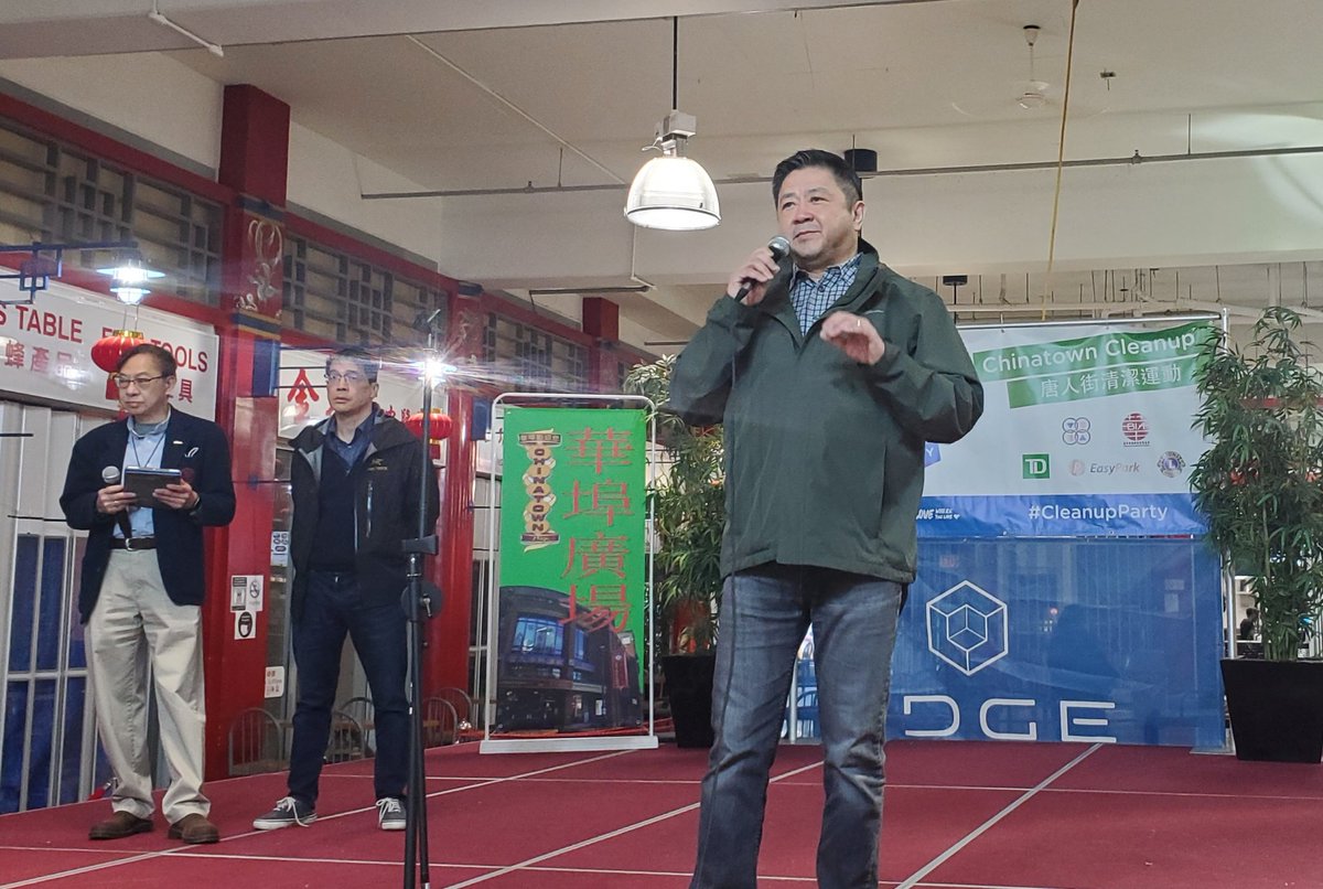 TriciaBarker49's tweet photo. My morning walk.
Joined the #ChinatownYVR community for the big #cleanupparty.
Great to be on the crew with @JohnCCoupar @MelissaDeGenova and @DeputyChow.
Big thanks to the organizers and volunteers! https://t.co/Mq9YGQHBpO