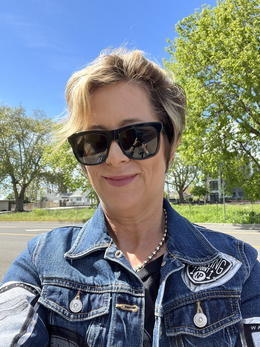 marsh_christi's tweet photo. So the sun ☀️ came out for my walk to the #nockingpointwines 10th anniversary party 🎉 ♥️🏹🍷@nockingpoint https://t.co/WK9QOd6isa