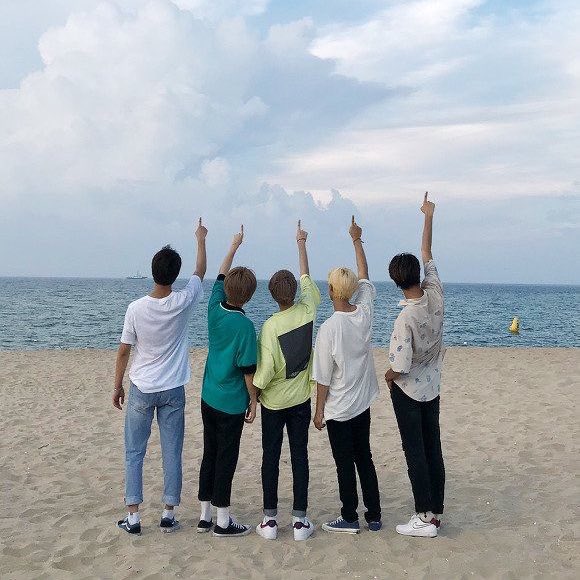onewebrazil's tweet photo. 13.05 | ☕️ #FANCAFE [#WE_VIEW]

🎨 O momento mais memorável nesses 3 anos🎨

📍 #DONGMYEONG 

#ONEWE #WEVE #위브 
#3rdOrbitWithONEWE https://t.co/lKbAYc3xLZ