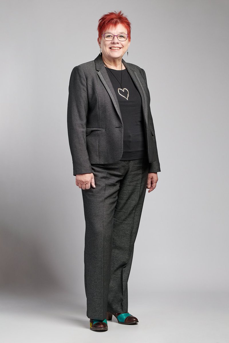 The full set ! #headshots #supportingartist #casting