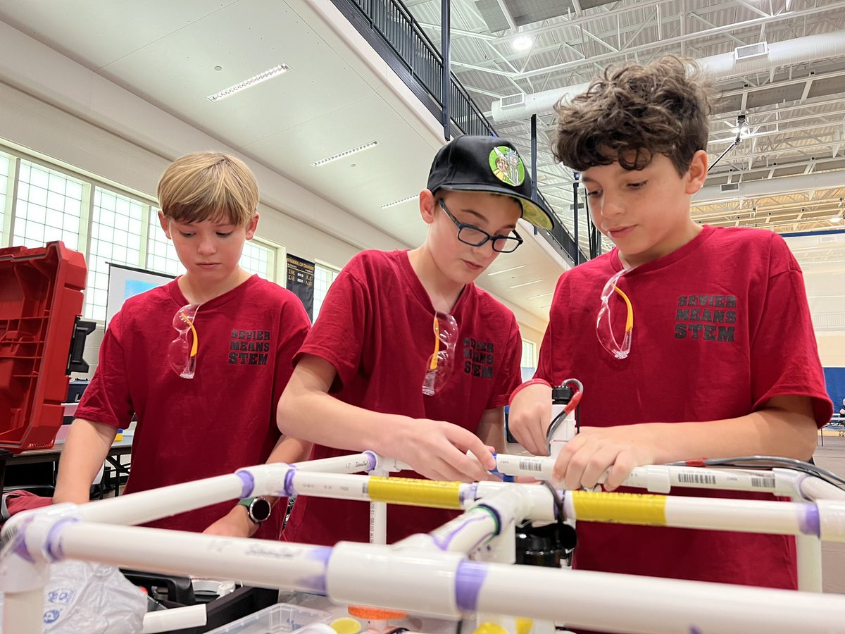 jsms_robotics's tweet image. Sevier Robotics team (they call themselves Thrill Gills) made up of 6th graders went to MATE ROV competition at ETSU. They came home with a Judges Award! We are excited for them and their hard work and positive attitude! @PhotonProfessor @KCS_Sevier