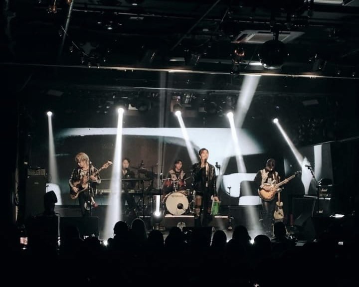 onewebrazil's tweet photo. 13.05 | ☕️ #FANCAFE [#WE_VIEW]

🎨 O momento mais memorável nesses 3 anos 🎨

📍 #CYA 

*Tocando em um parque em Hongdae  aos shows no Rolling Hall e na Yes24.

#ONEWE #WEVE #위브 
#3rdOrbitWithONEWE https://t.co/pbUcJuku6v