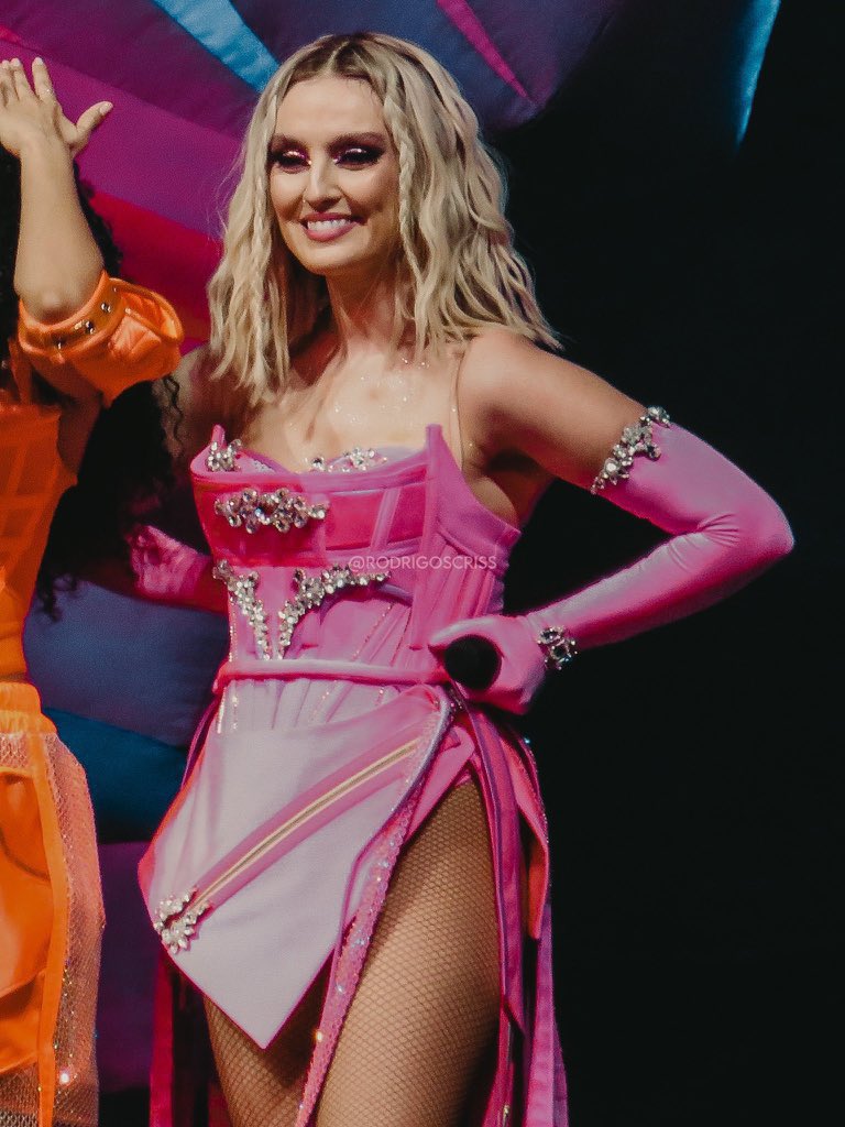 perriecrave's tweet photo. she’s stunning https://t.co/lUbZZj7tzg