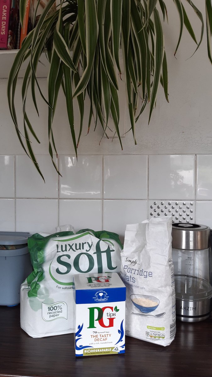 TheOutdoorChic's tweet photo. I'd so love to see more organisations replacing plastic packaging with paper or cardboard. Thank you @Tesco @LidlGB &amp; @PGtips for reducing your use of plastic. Please could we see more though? That and loose fruit 🍓and veg 🥕🥝🥭🌽🫑🥬👍 https://t.co/Q3DfndiwjZ